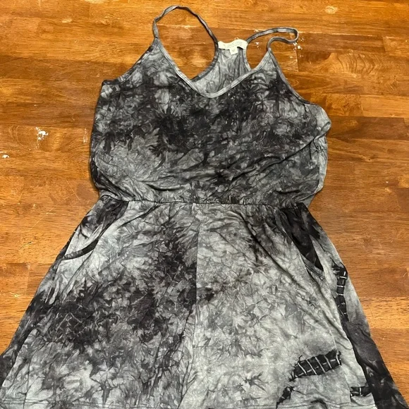 gray tie dye romper - Picture 1 of 4